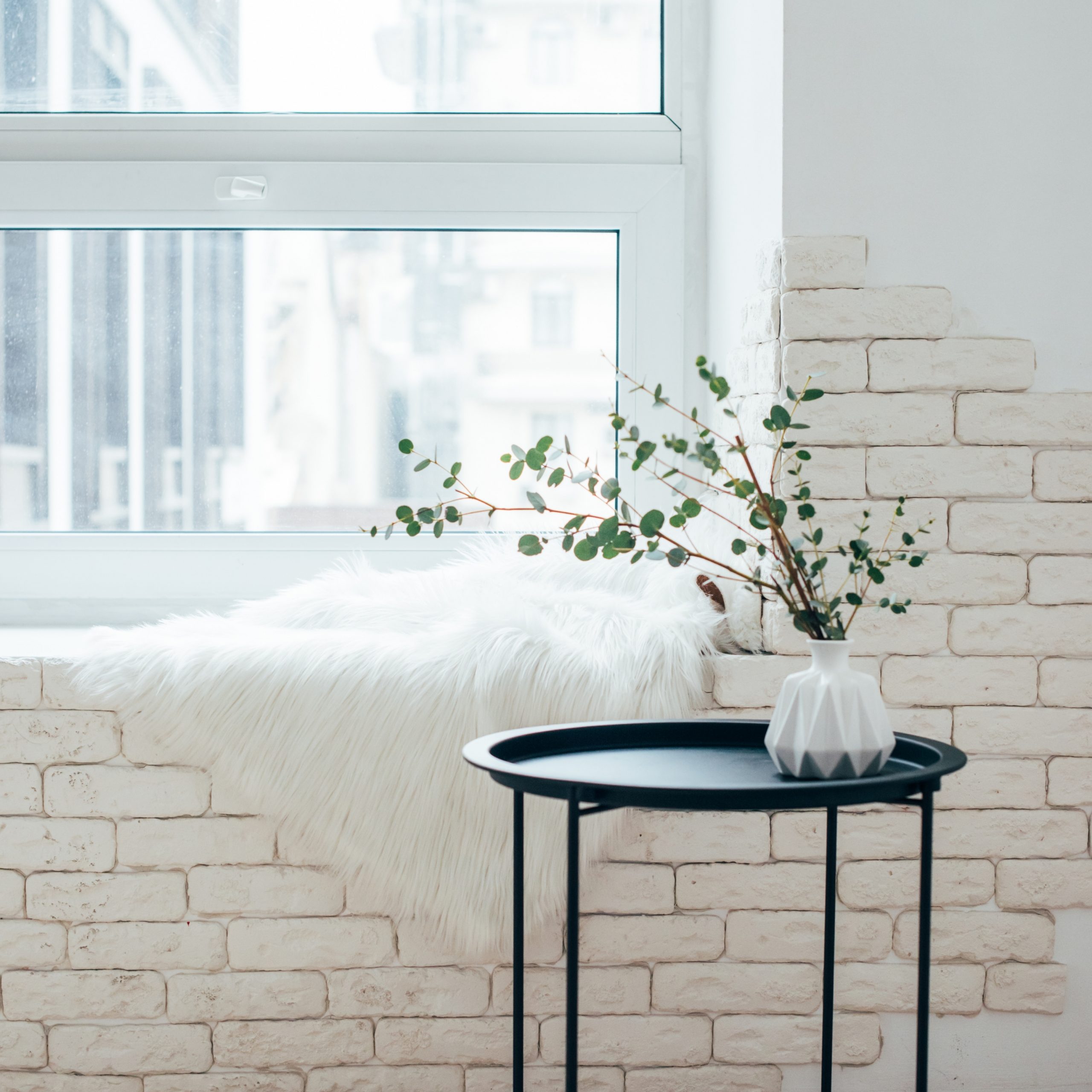 Home Decor Vase And Throw
